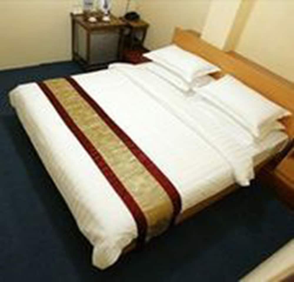 Vacation Hotel Янгон Экстерьер фото