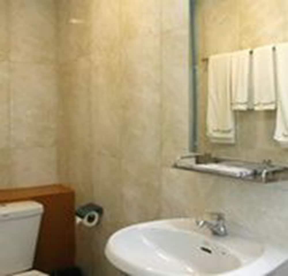 Vacation Hotel Янгон Экстерьер фото