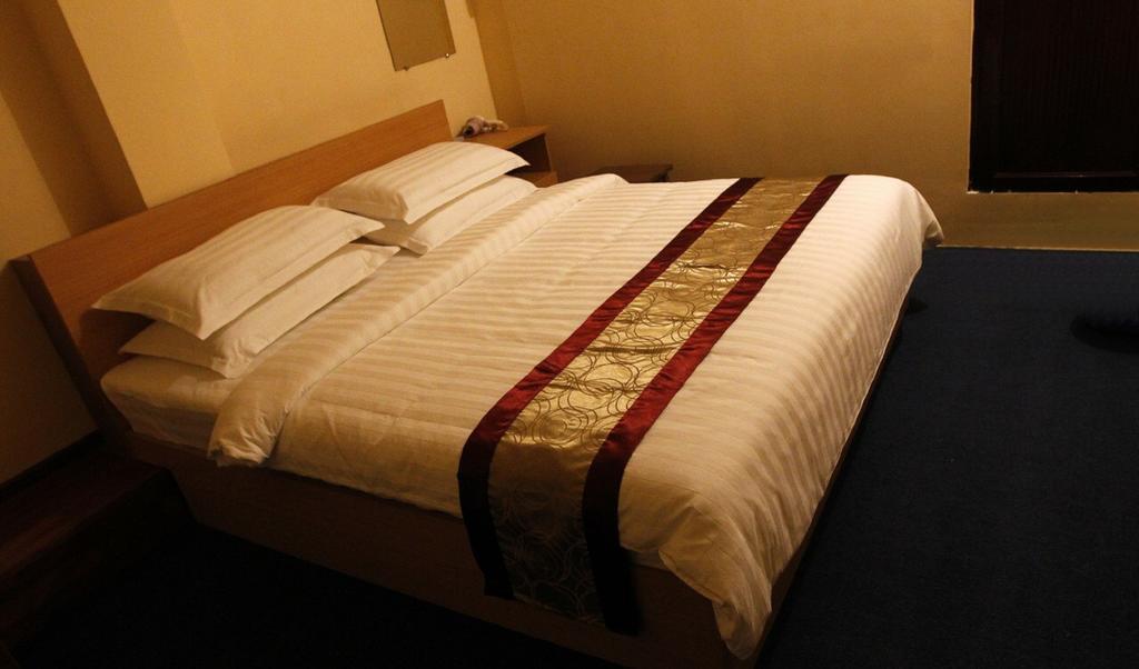 Vacation Hotel Янгон Экстерьер фото