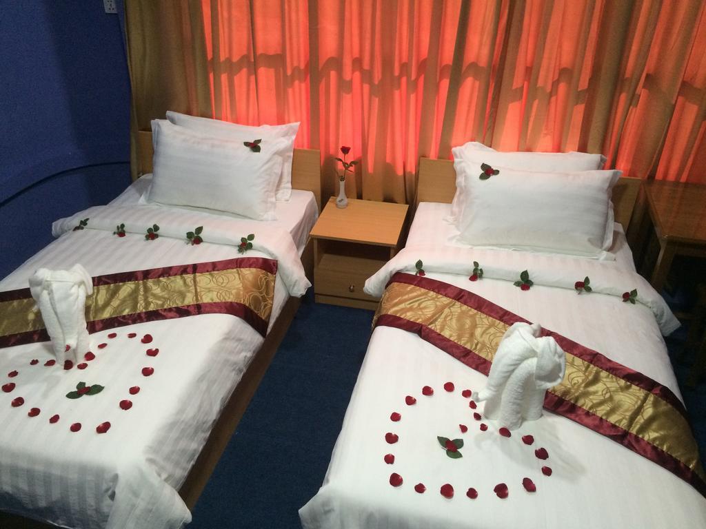 Vacation Hotel Янгон Экстерьер фото