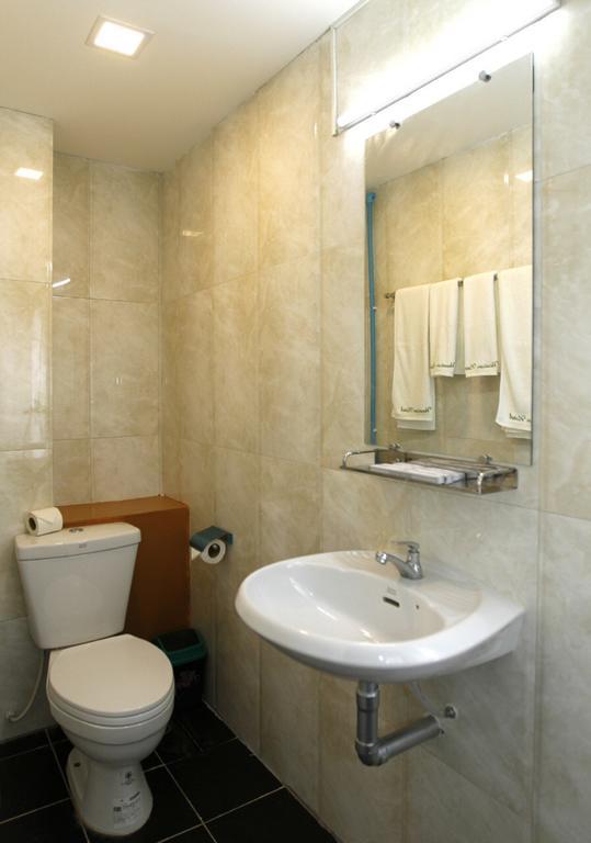 Vacation Hotel Янгон Экстерьер фото