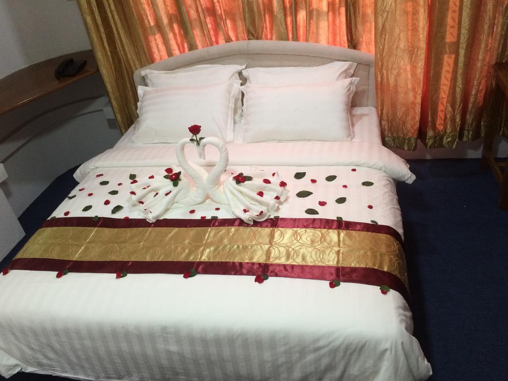 Vacation Hotel Янгон Экстерьер фото