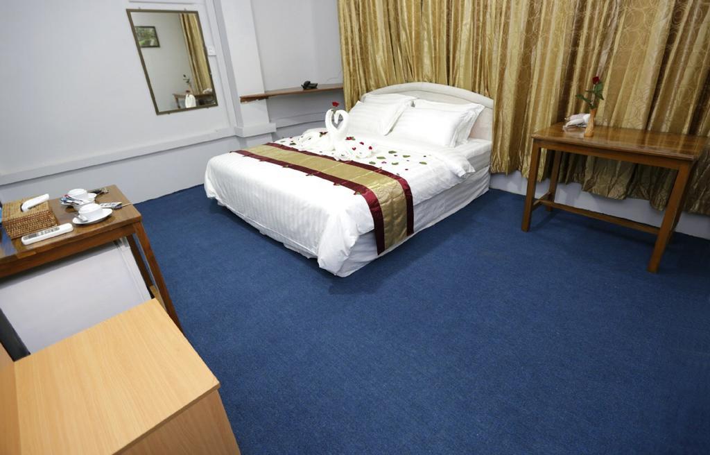 Vacation Hotel Янгон Экстерьер фото