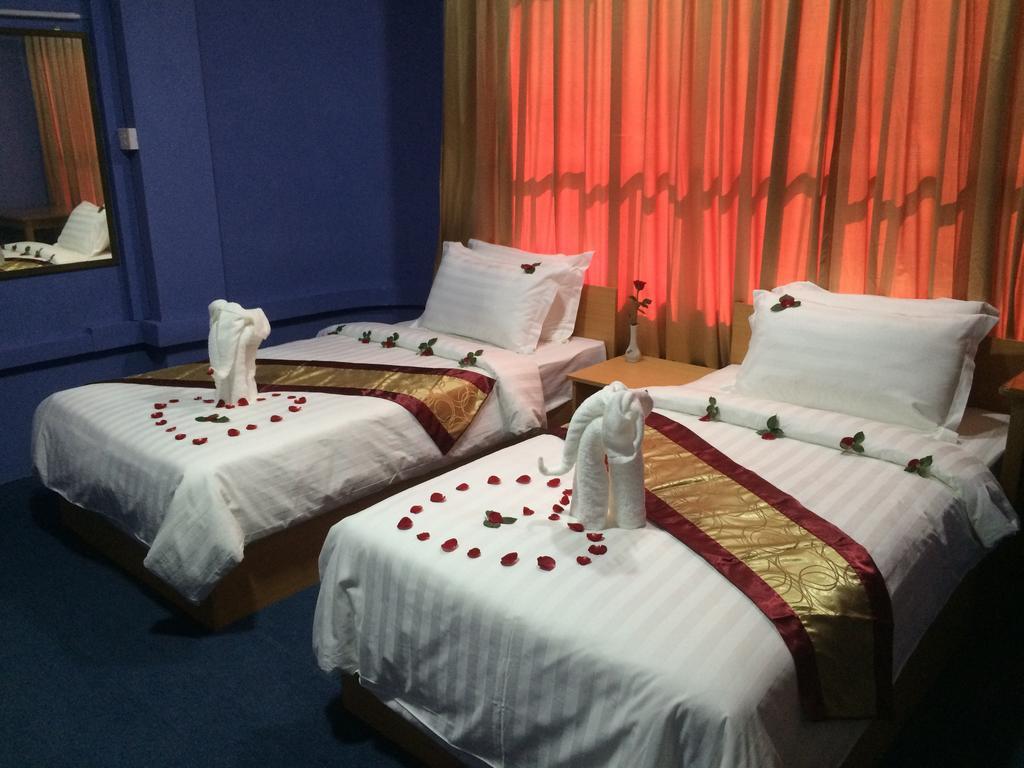 Vacation Hotel Янгон Экстерьер фото