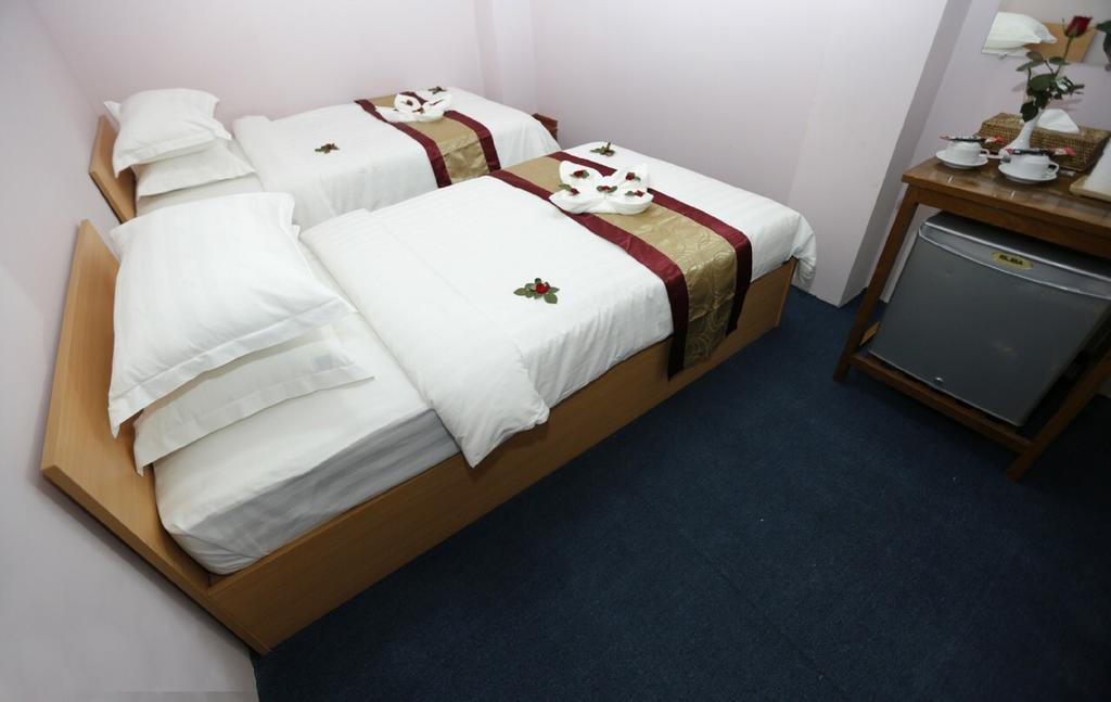 Vacation Hotel Янгон Экстерьер фото