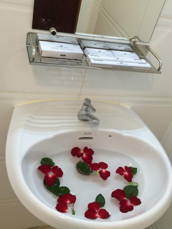 Vacation Hotel Янгон Экстерьер фото