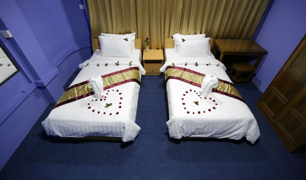 Vacation Hotel Янгон Экстерьер фото
